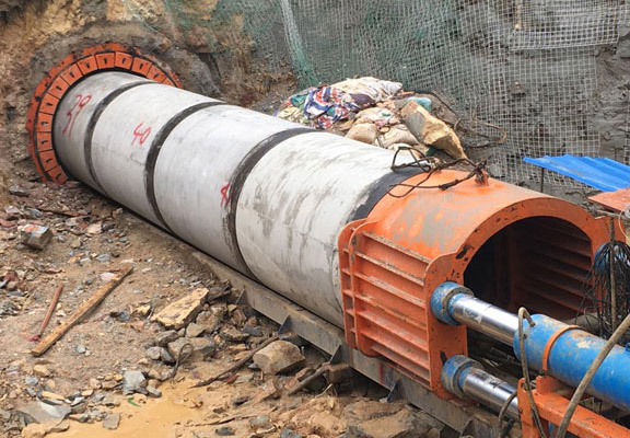 大型頂管機(jī)進(jìn)洞的常見(jiàn)辦法？