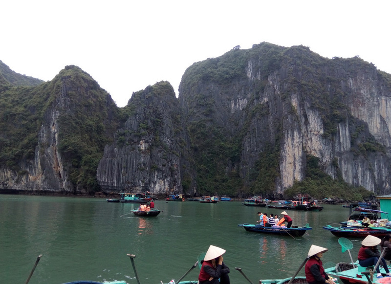 掘順頂管機(jī)廠家組織市場(chǎng)部員工游越南“下龍灣“ 力爭(zhēng)成為跨國(guó)企業(yè)