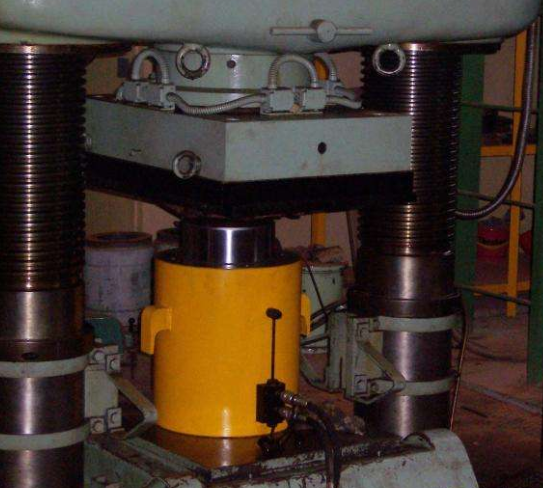 大噸位千斤頂?shù)木S護(hù)保養(yǎng)方法？